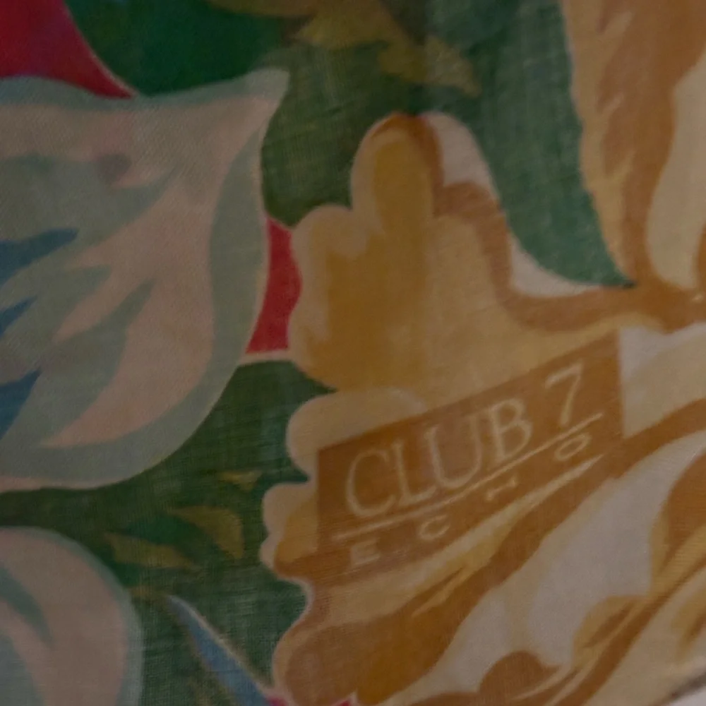 'CLUB 7 ECHO' Large Chintzy Floral Scarf‎ 30” square